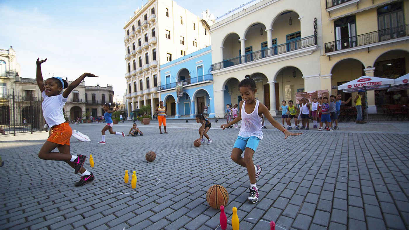 Kids playing in Plaza Vieja