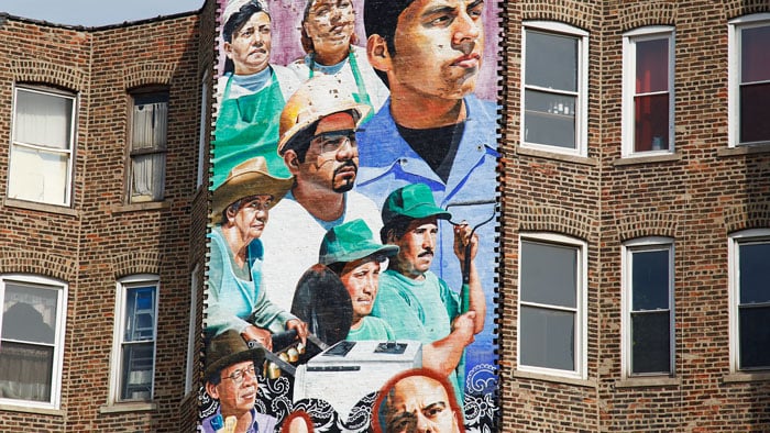 A panel of <em>Increíbles Las Cosas Que Se Ven</em>, a mural by Mark Zimmerman