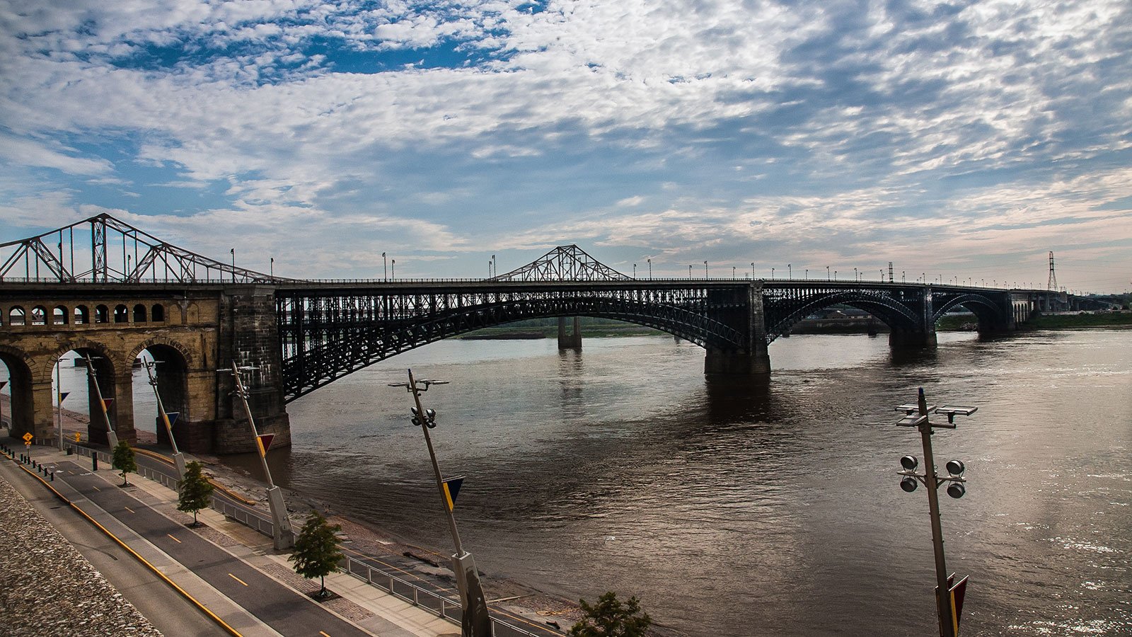 The full span of the Eads Bridge, an arch bridge over the Mississippi River connecting St. Louis, Missouri, and East St. Louis, Illinois, 2017