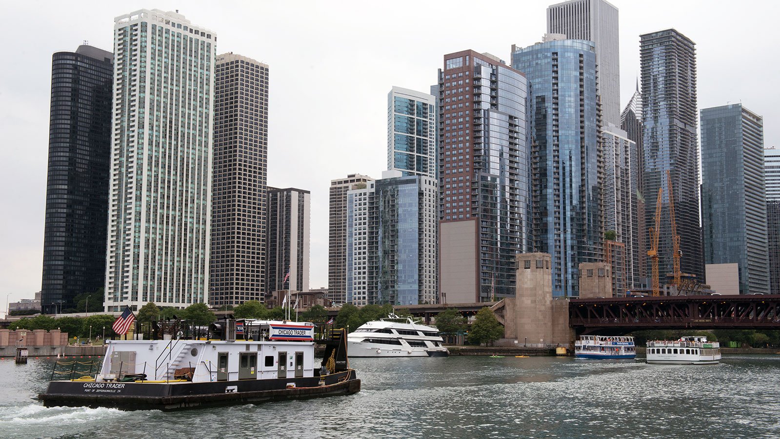 Boats along the Chicago River near the Chicago Lock and Lake Michigan in 2017