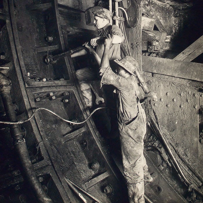 Contract No. 3. Iron men bolting plate in place, South tunnel, New York, 4/5/23