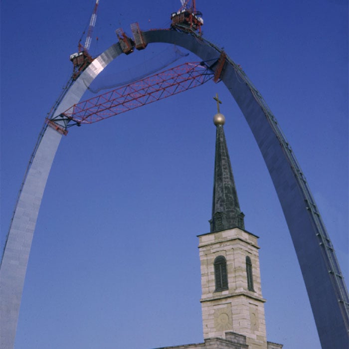 The Gateway Arch under construction
