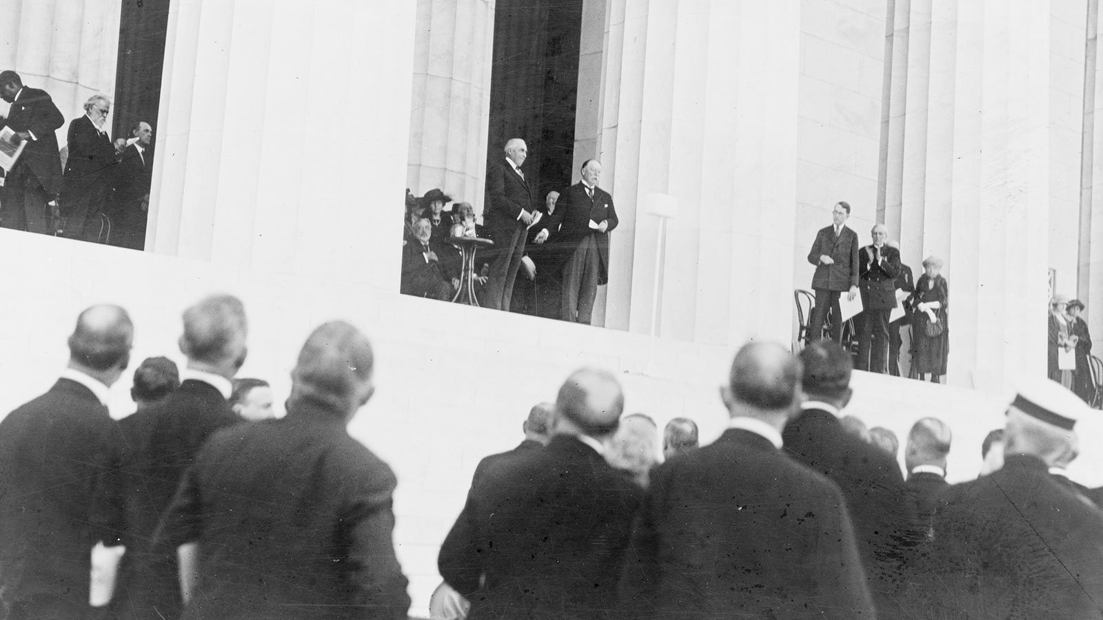 Chief Justice William H. Taft turning over the memorial and President Warren G. Harding receiving it on behalf of the United States