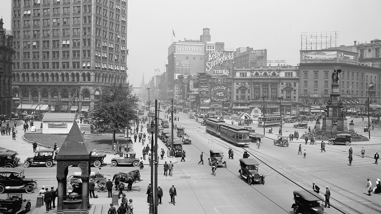 Looking up Woodward Avenue in Detroit, Michigan, circa 1917