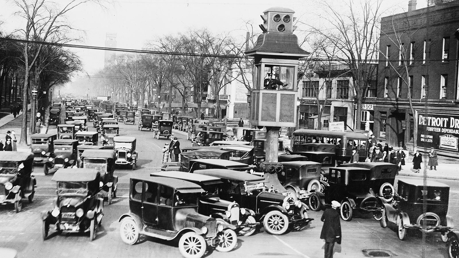 Traffic in Detroit, Michigan between 1915 and 1925