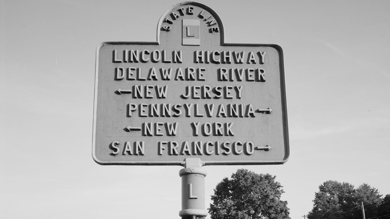 Old marker for the Lincoln Highway at the Harrison County Historical Village and Iowa Welcome Center