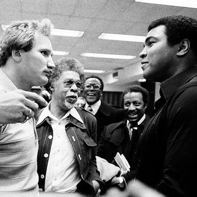 Boxers Scott LeDoux and Muhammad Ali weigh in before their exhibition match in Chicago, Illinois on December 2, 1977. Photo: ST-40000956-0019, Chicago Sun-Times collection, Chicago History Museum