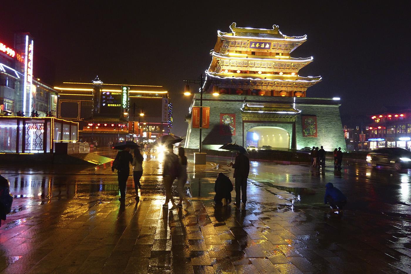 Night time near the Drum Tower in Kaifeng. Photo: Mick Duffield