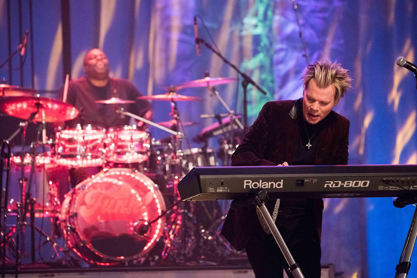 Brian Culbertson performing on The Experience in WTTW's Grainger Studio.