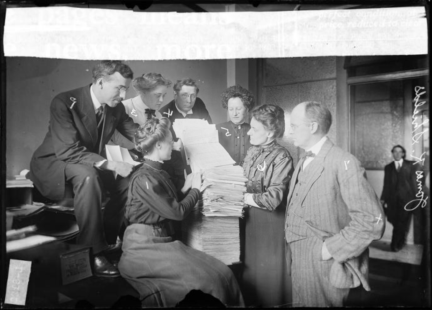 Members of the Anti-Saloon League in 1910 posing with a petition. Photo: Chicago Daily News, Chicago Historical Society