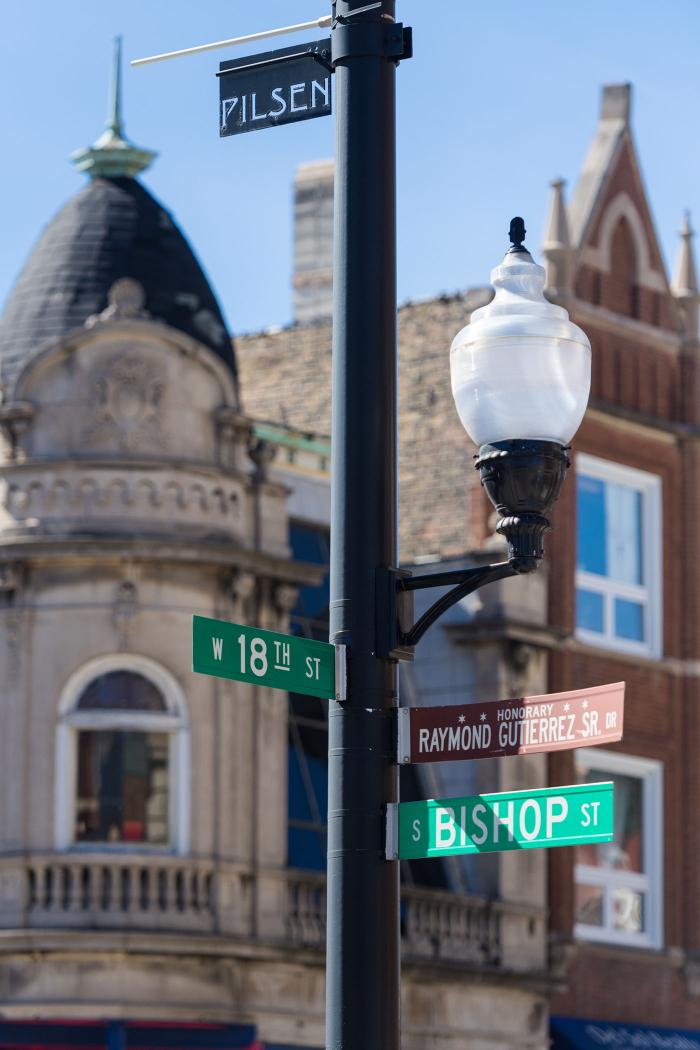 An intersection in the Chicago neighborhood of Pilsen. Photo: Ken Carl