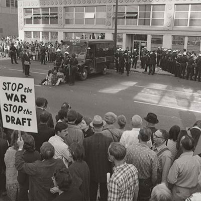 Antiwar protestors gather outside an Army induction center. Oakland, CA, October 17, 1967. Photo: Los Angeles Times Photographic Archive, Library Special Collections, Charles E. Young Research Library, UCLA