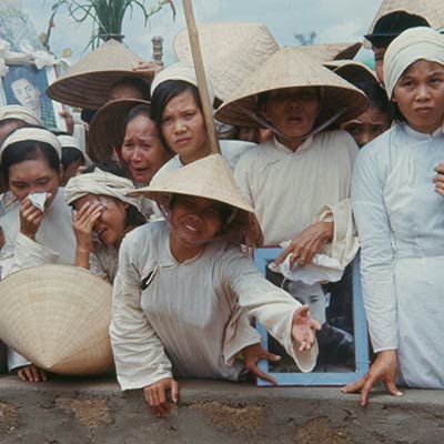 Mass funeral for South Vietnamese killed by Viet Cong in Hue during the Tet Offensive. October 1969. Photo: Bettmann/Getty Images