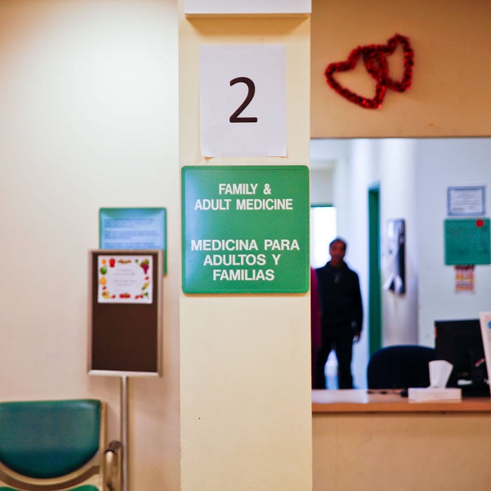 Bilingual signs help you navigate in Alivio Medical Center