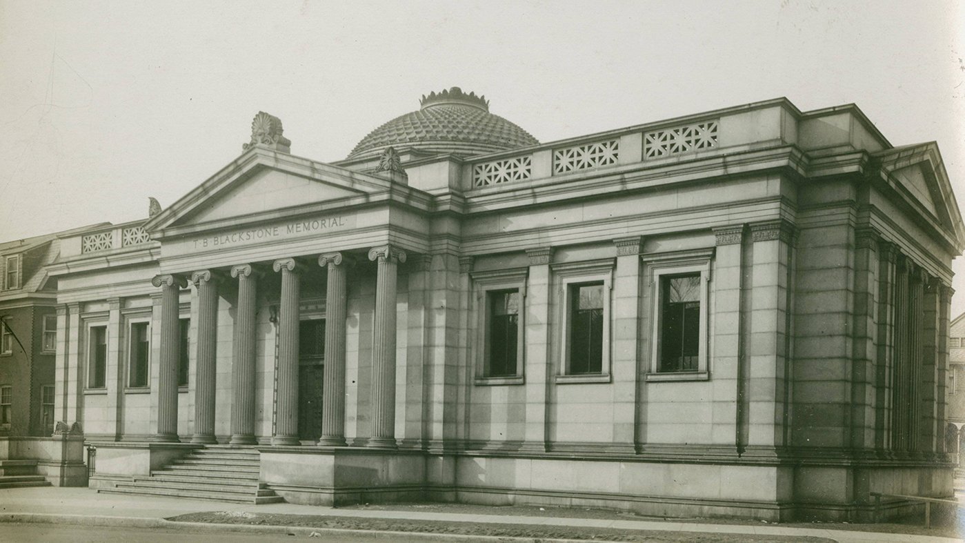 A black and white photo of the Blackstone Library in Chicago