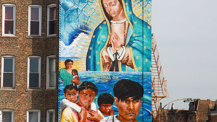 A panel of <em>Increíbles Las Cosas Que Se Ven</em>, a mural by Mark Zimmerman