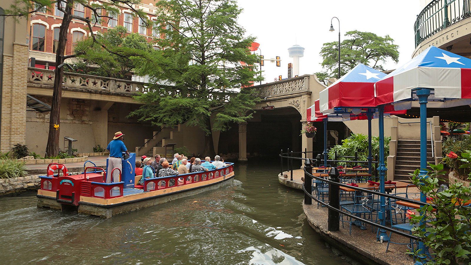 San Antonio Riverwalk - PEOPLE & PLACES: Local Tourist Attraction