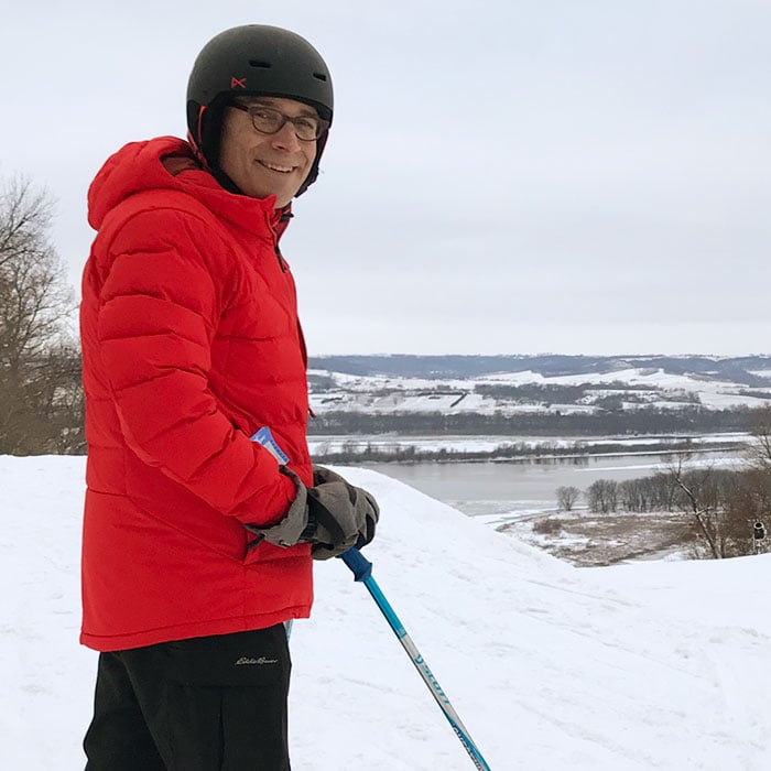 Geoffrey Baer skiing