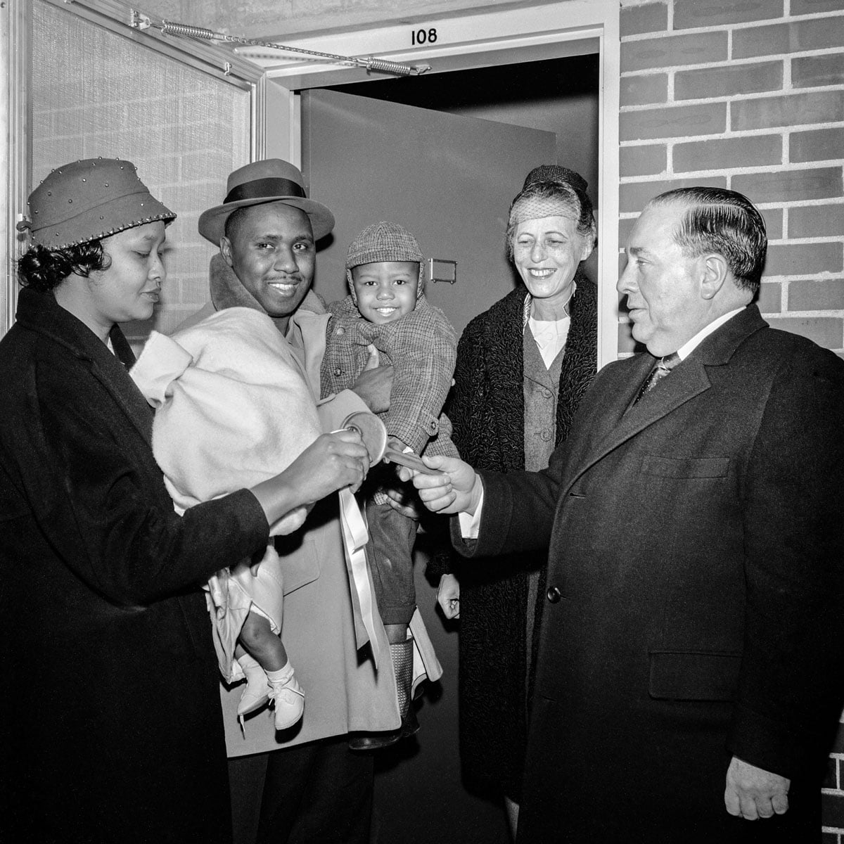Daley greets the first tenants of the Robert Taylor Homes in 1962