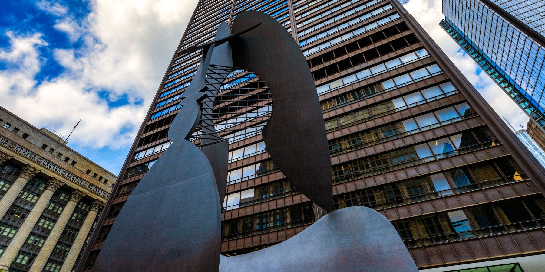 Low angle shot of Picasso in Daley Center