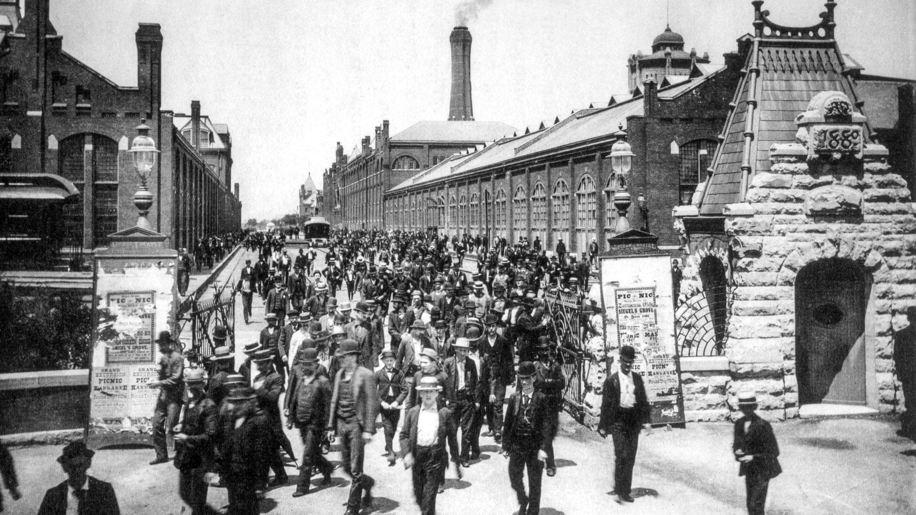 Workers in 1891 leaving through the main gate of the Pullman factory