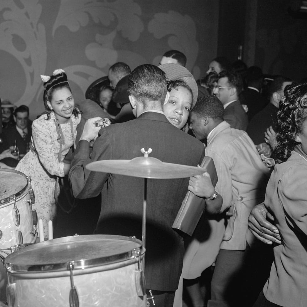 People dancing at a club in 1942