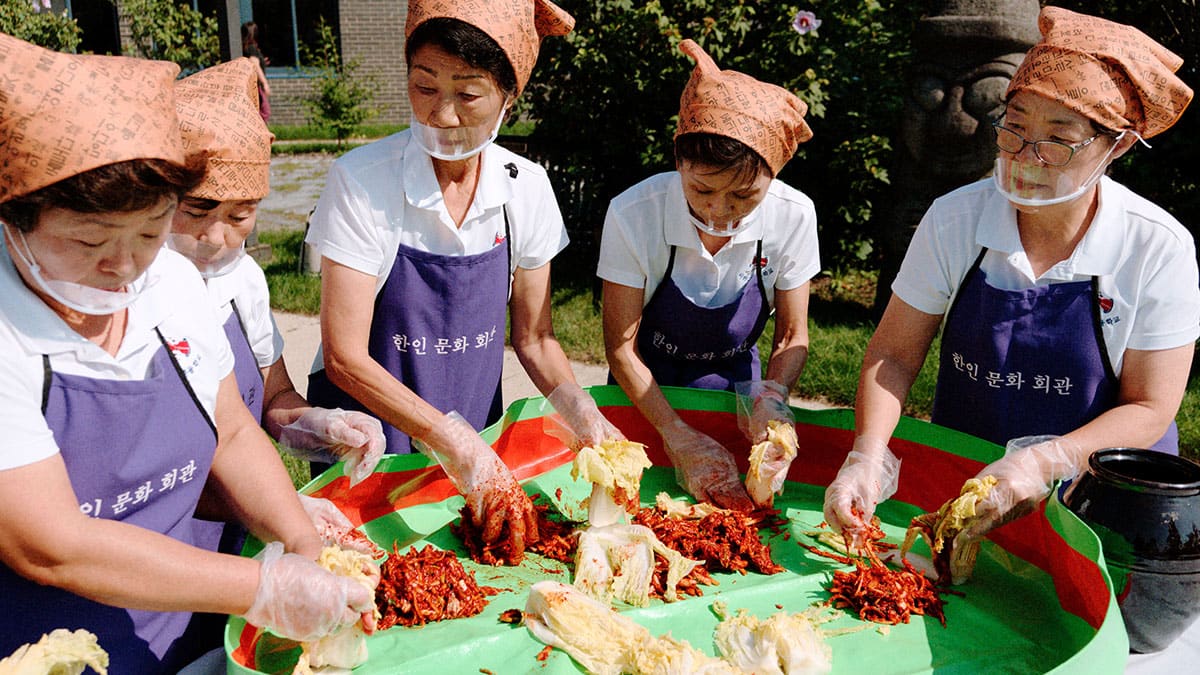 韩国传统制作泡菜的行为如何保存蔬菜、回忆和社区