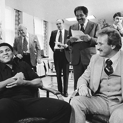 Muhammad Ali speaks with Scott Ledoux at a press conference in Chicago, Illinois on October 25, 1977. Photo: ST-19080063-0007, Chicago Sun-Times collection, Chicago History Museum