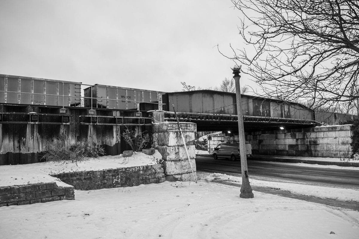 The tracks and viaduct separating the majority-Black neighborhood of North Lawndale and the predominantly Mexican neighborhood of Little Village on 23rd Street and Lawndale Avenue.