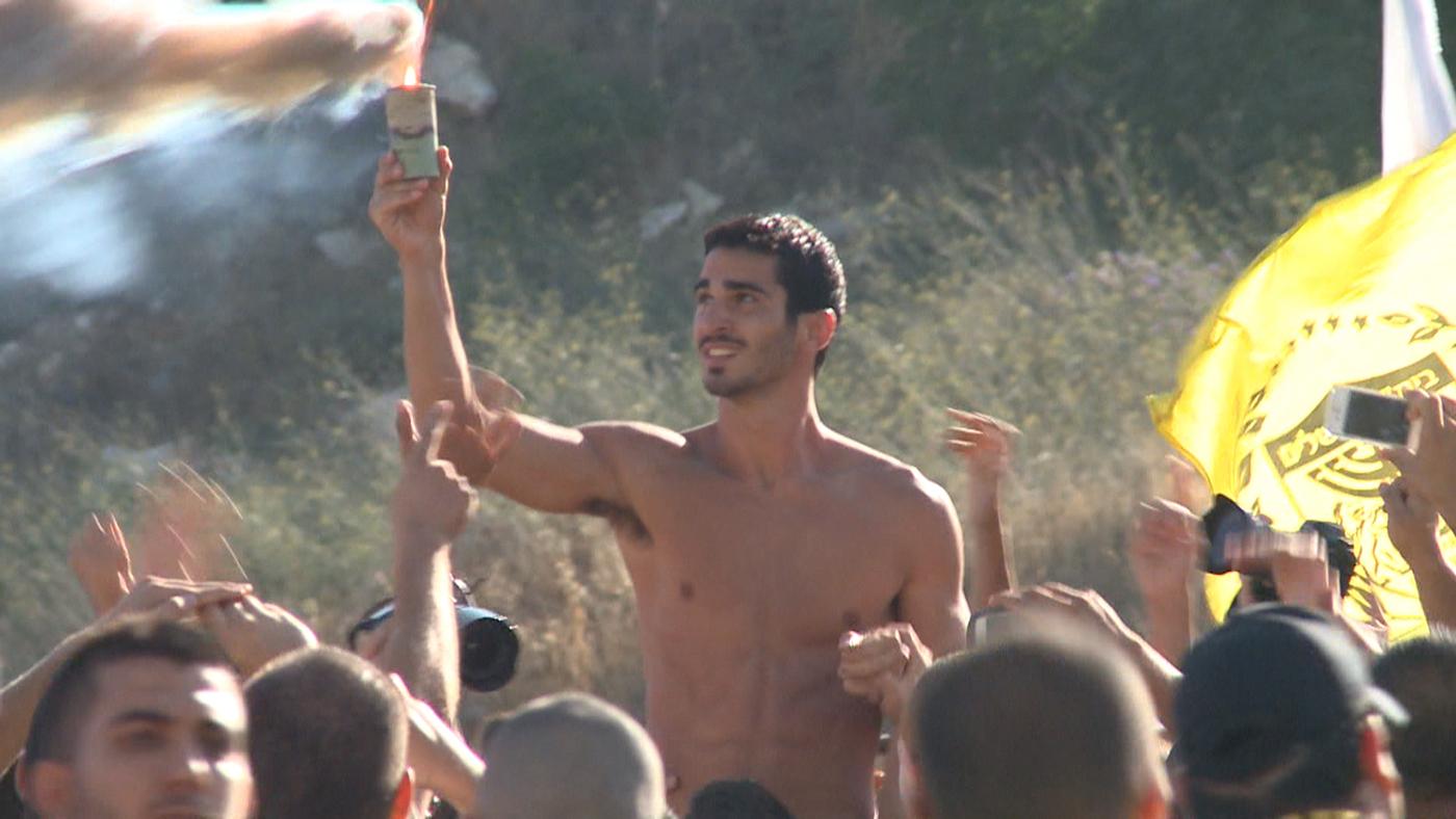 Beitar player Ofir Kriaf with fans. Photo: Duckin’ & Divin’ Films | Maya Films