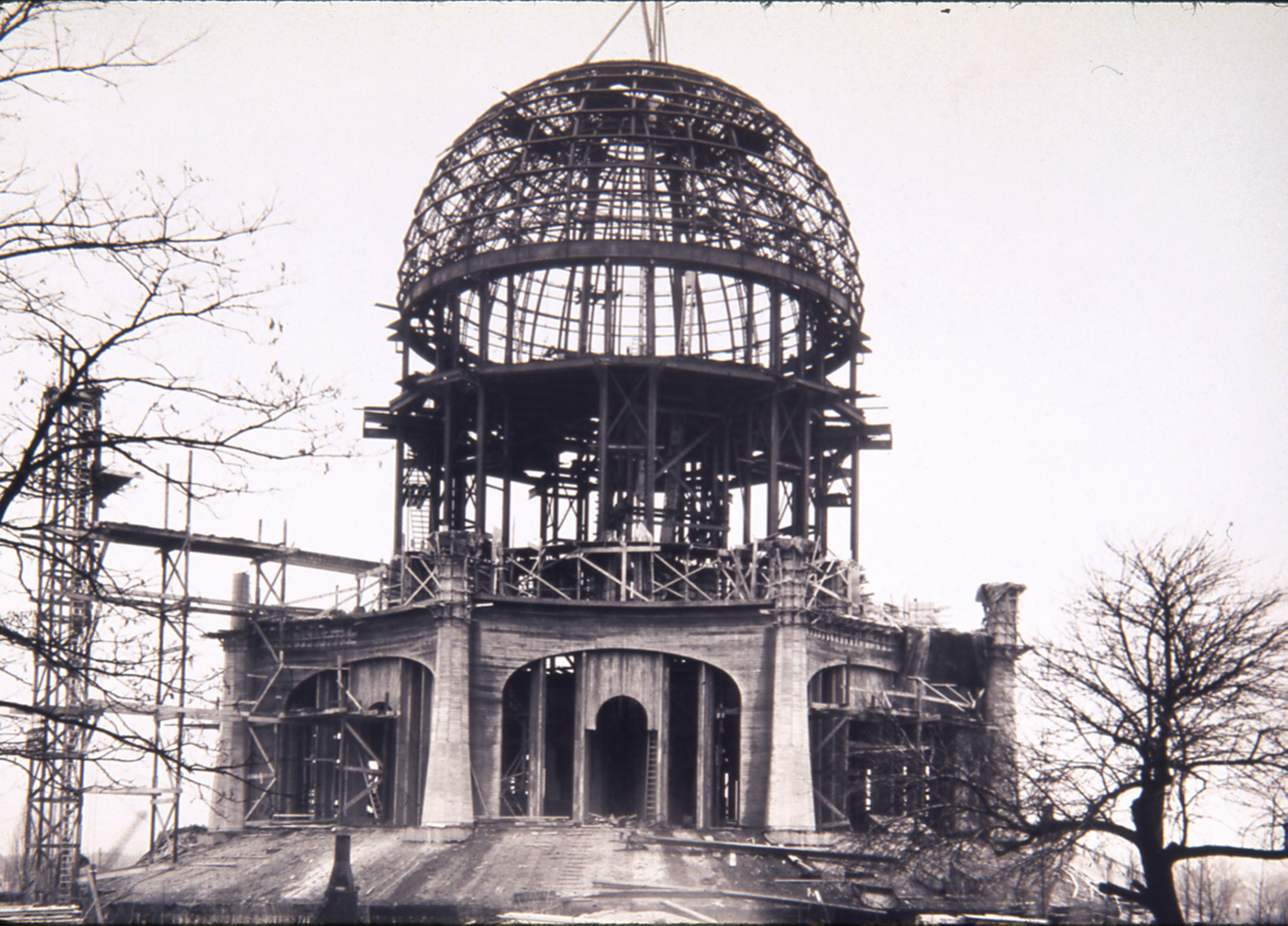 Construction of the Bahá’i House of Worship in Wilmette, Illinois, north of Chicago. Photo: Courtesy of the US Bahá’í National Center