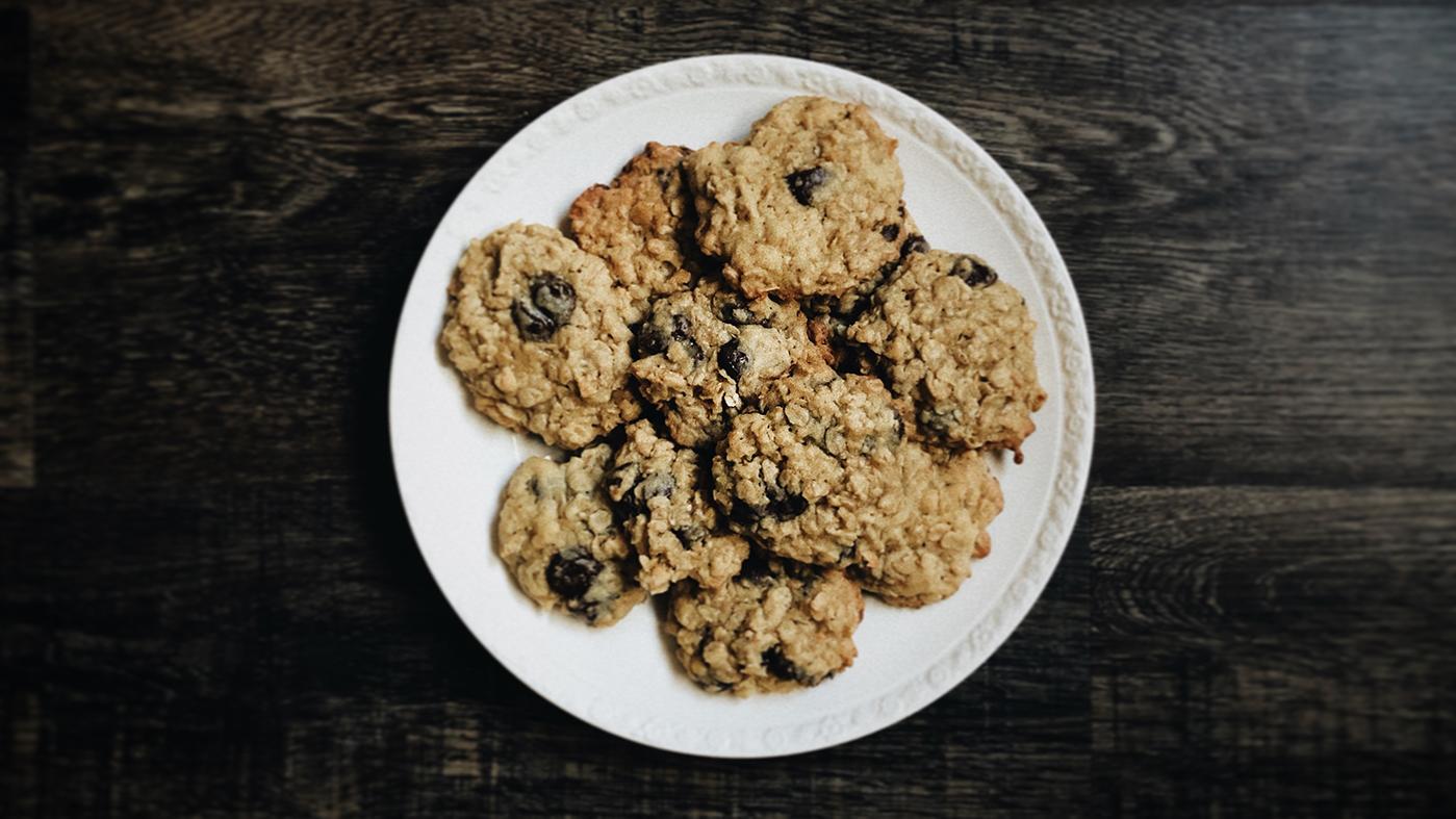 Oatmeal chocolate chip cookies. Photo: Jessica Castro on Unsplash