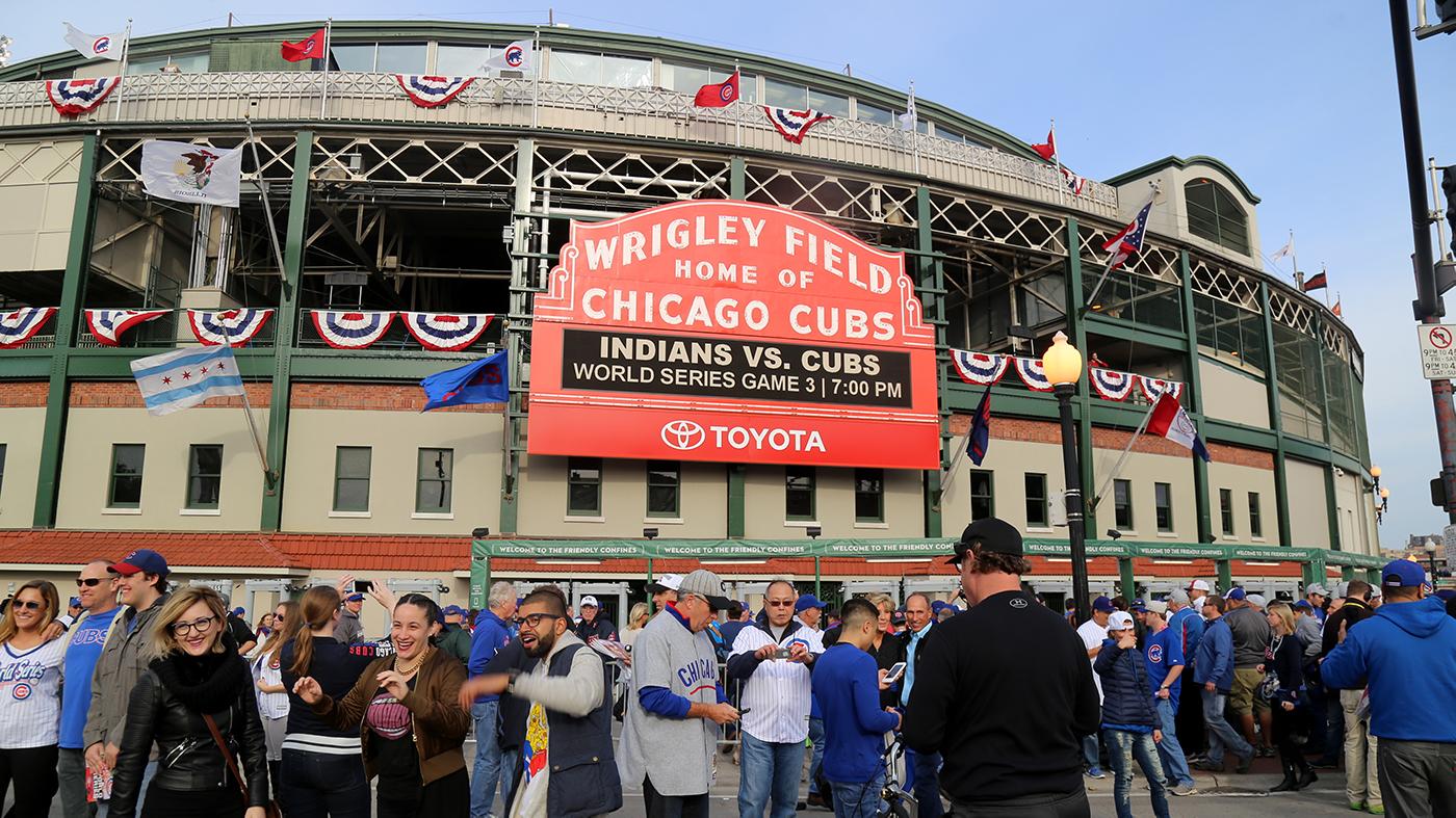 How Chicagos Ballparks Reflect the American City (For Better or Worse) WTTW Chicago