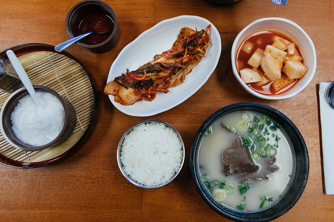 Seolleongtang with brisket and assorted garnishes at Chicago's Han Bat. Photo: Sandy Noto for WTTW
