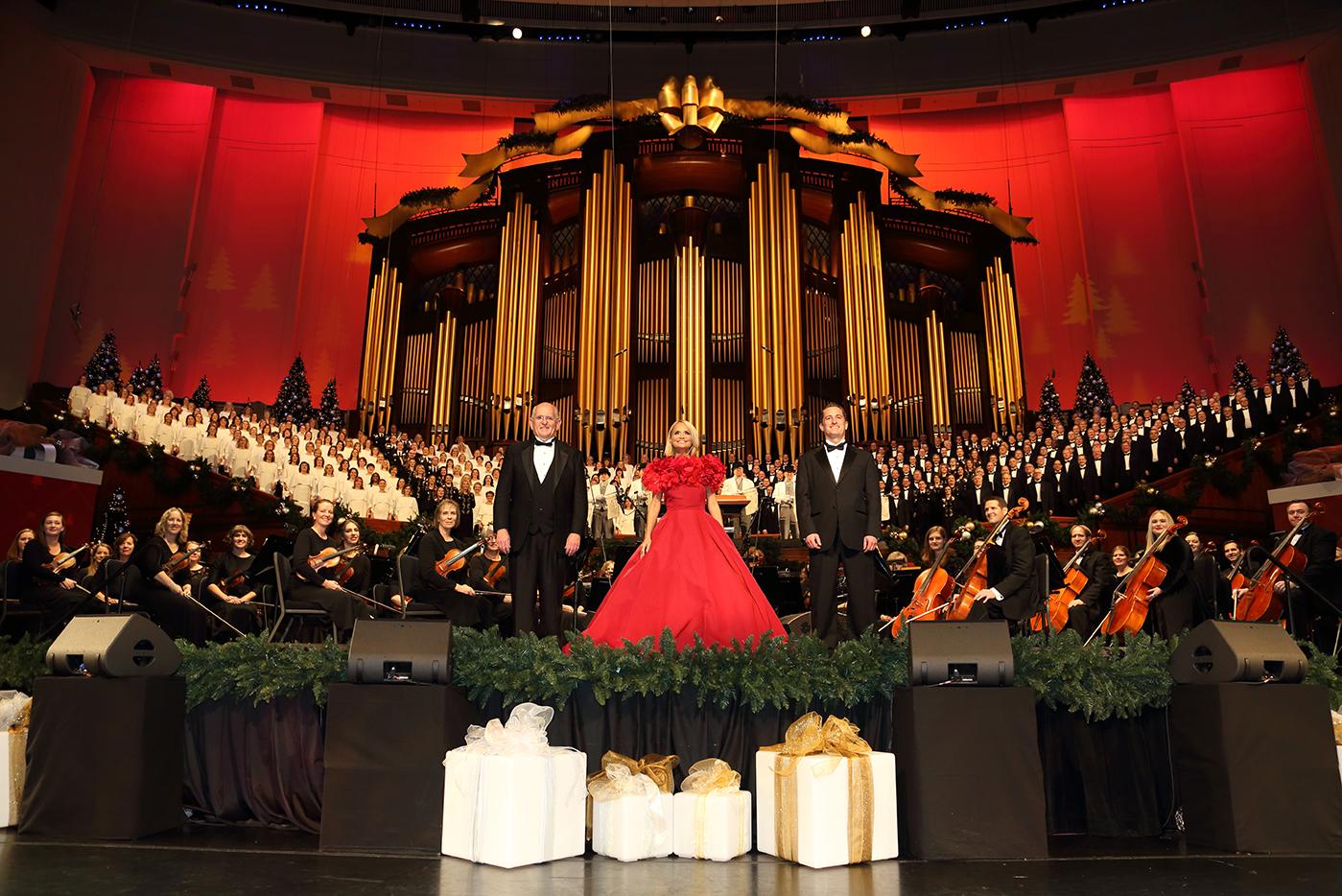 Kristin Chenoweth with the Mormon Tabernacle Choir
