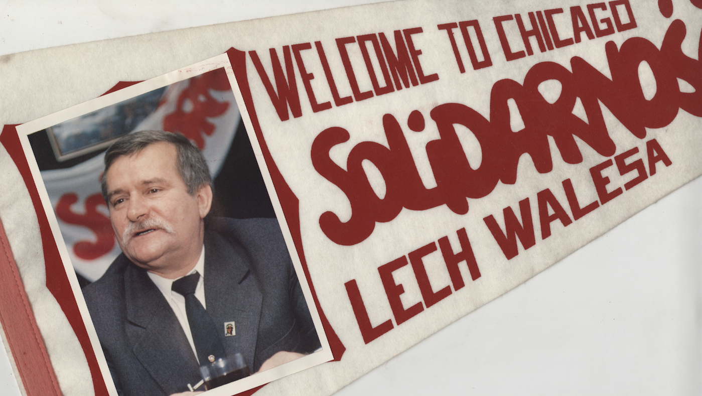 A pennant reading 'Welcome to Chicago - Solidarnosc - Lech Walesa.' Image: Polish Museum of America