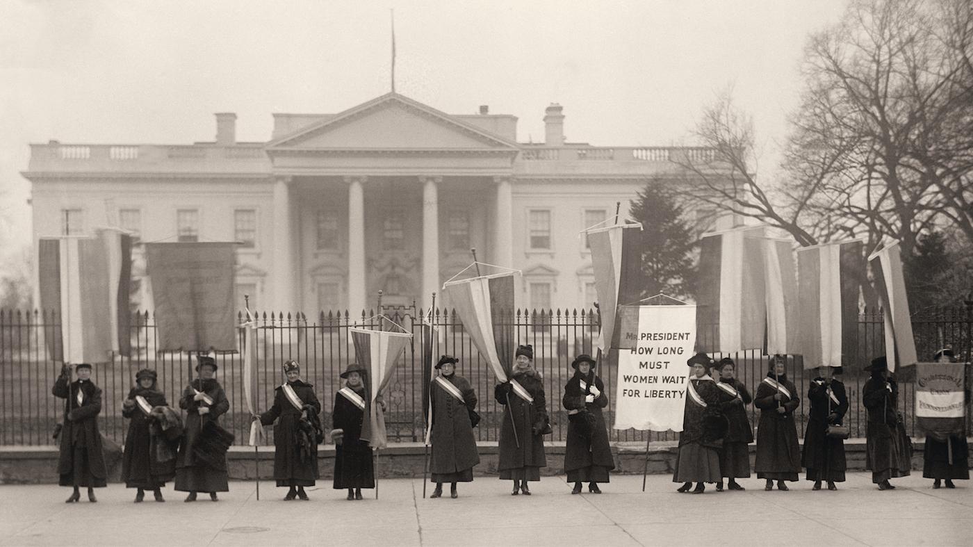 Suffragists picket in front of the White House. Washington, D.C., February 1917. Photo: Courtesy of Library of Congress