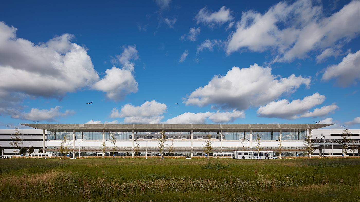 The O'Hare International Airport Multi-Modal Terminal. Photo: Kendall McCaugherty/Wikimedia Commons