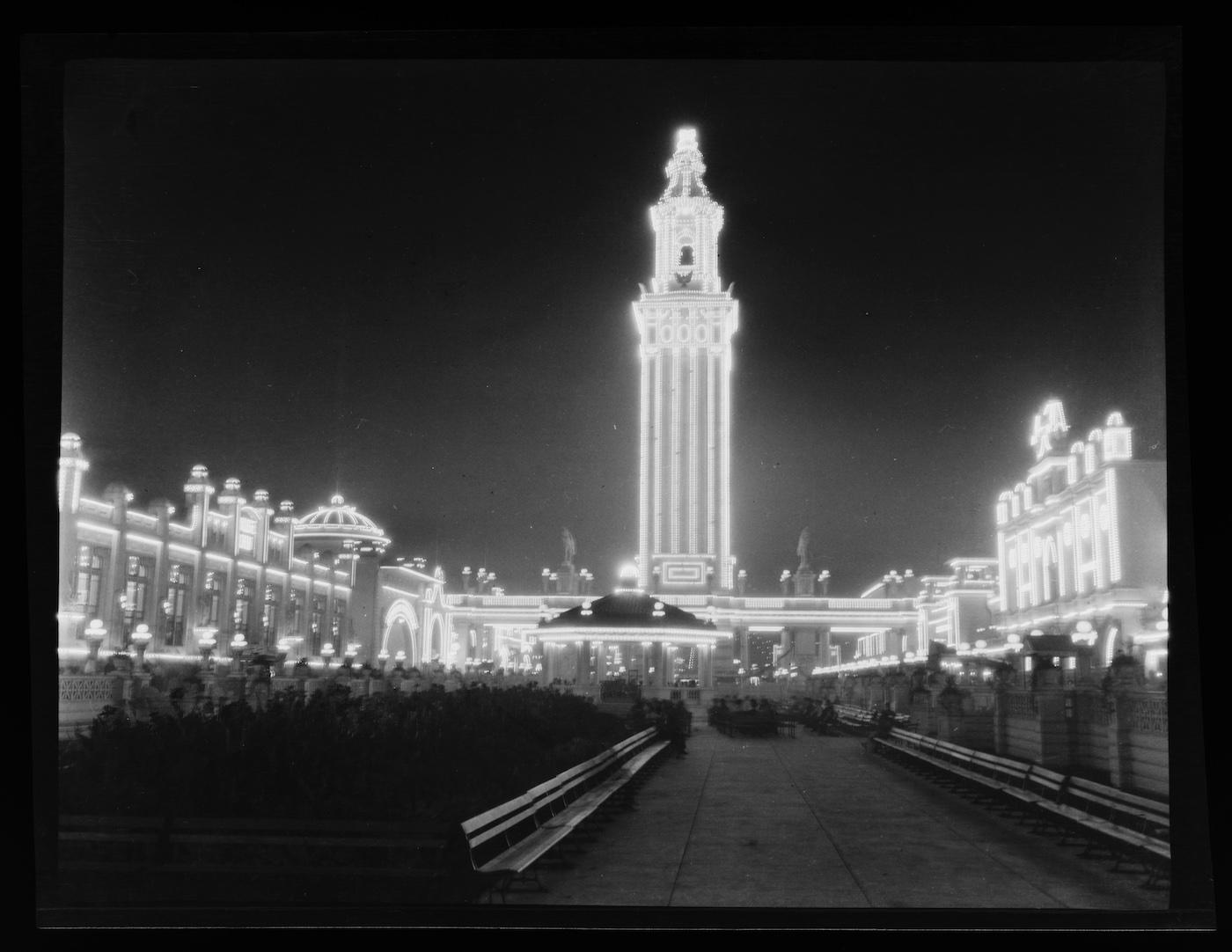 White City amusement park in Chicago in 1905 or 1906. Photo: Chicago History Museum, ICHi-070022; Charles R. Clark, photographer