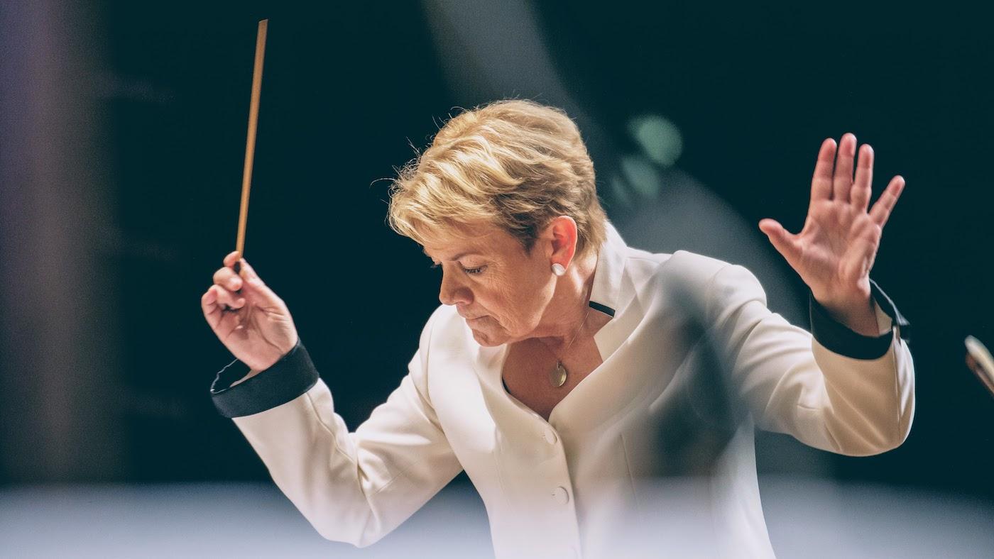Marin Alsop conducts an orchestra