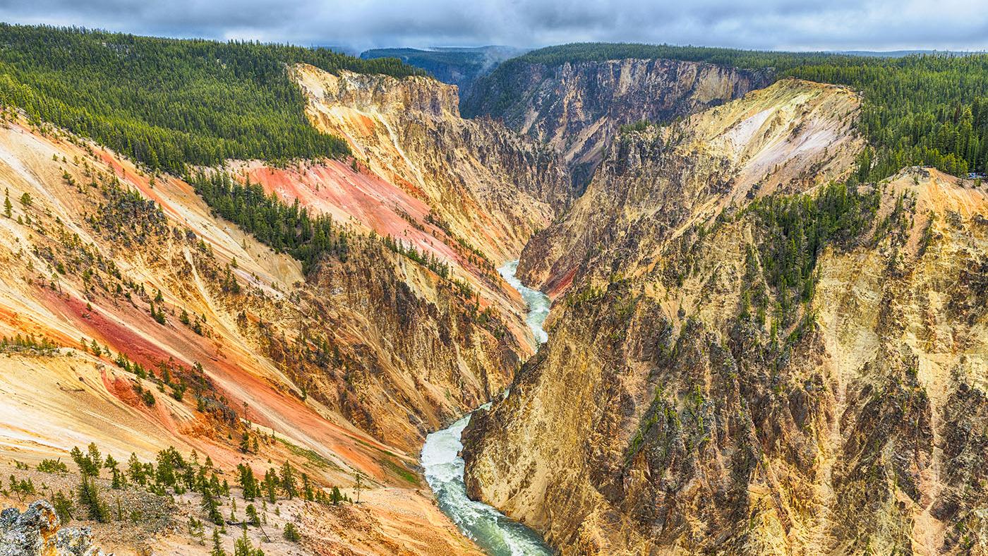 The Yellowstone River. Photo: Filip Fuxa/ Shutterstock.com