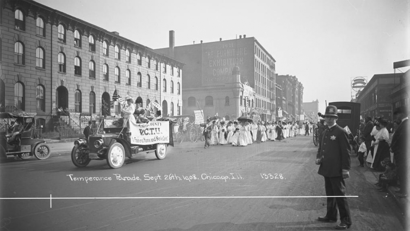 A dry parade organized by the Women's Christian Temperance Union in Chicago in 1908. Photo: Charles R. Childs, Chicago Historical Society