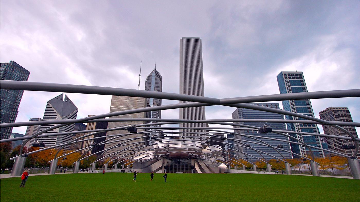 Jay Pritzker Pavilion and the Chicago skyline in Millennium Park. Photo: Tony Webster/Wikimedia Commons