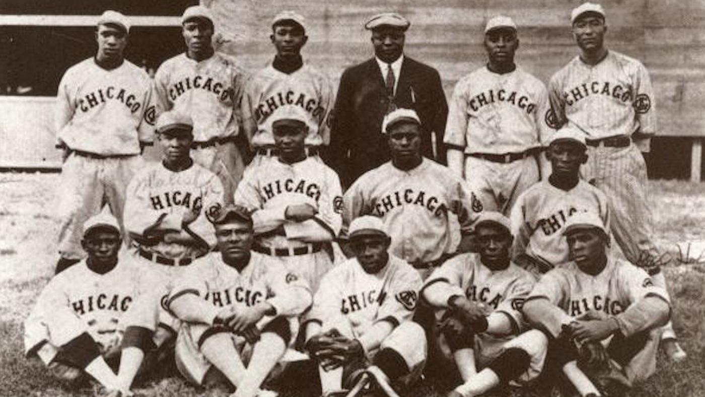 A team publicity photo for the Chicago American Giants in 1919. Photo: Wikimedia Commons