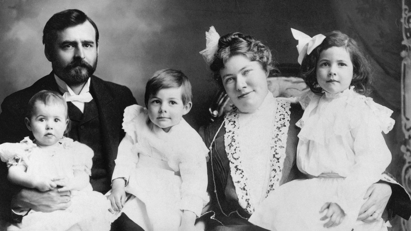 Hemingway family portrait. From left to right: Ursula, Clarence, Ernest, Grace, and Marcelline Hemingway. October 1903. Image: Ernest Hemingway Collection. John F. Kennedy Presidential Library and Museum, Boston
