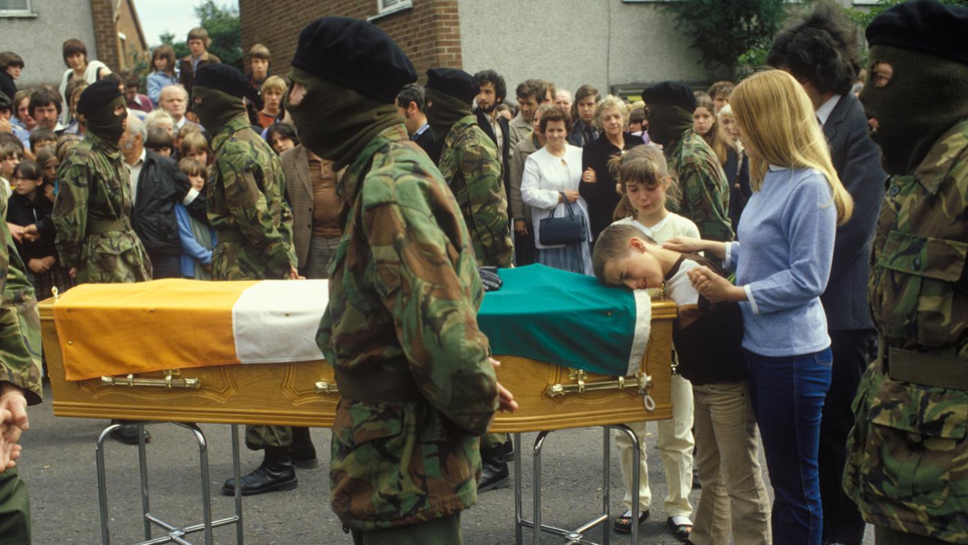 The funeral of Joe McDonnell, the fifth hunger striker to die. Belfast, July 1981.