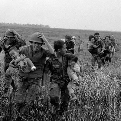 Vietnamese Rangers rush children to a waiting helicopter, northwest of Saigon. April 1974. Photo: AP/The Horst Faas Estate, Michael Ebert, Magdeburg, Germany